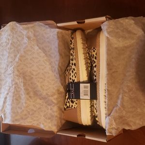 NEW IN BOX Hey Dude Lena leopard print slip ons